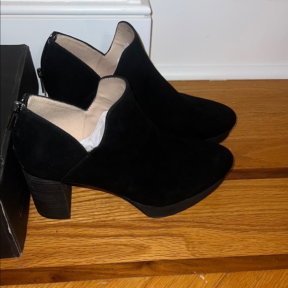 Pelle Moda Black Suede Ankle Booties - Picture 4 of 14